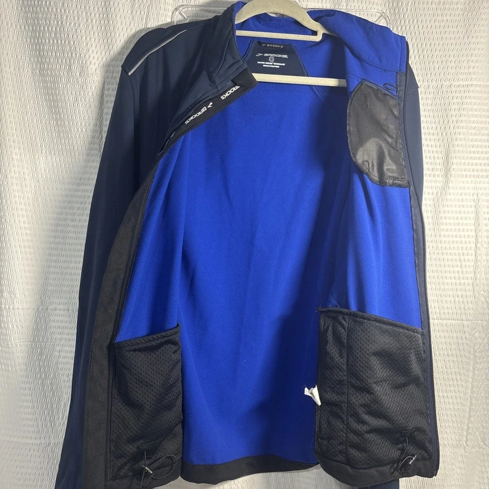 Brooks Large Navy Blue Utopia Soft Shell Jacket Thumb holes Reflective Running